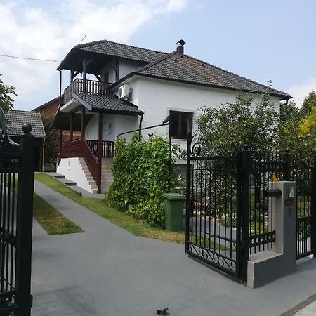Holiday Home Baotic Velika Mlaka Bagian luar foto